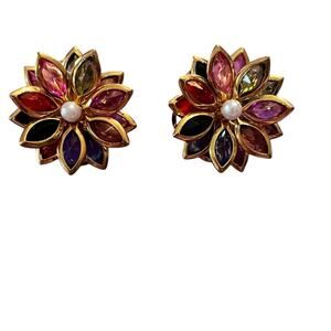 Vintage 1950’s Ear Clips Featuring Briolette Coloured Glass In Gold Tone Metal